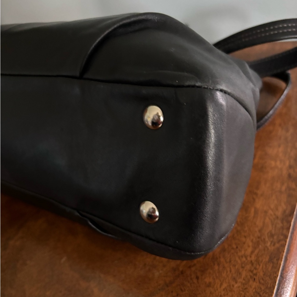 Coach Y2K Soho east West Black Leather Shoulder Bag featuring silver hardware - Picture 7 of 9